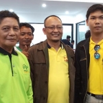 Anha (tengah), diapit Pendiri RGS Indonesia H. Moh. Khozin Ma