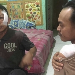 Kedua korban pembacokan yang telah pulang dari perawatan rumah sakit.