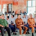 Bupati Pasuruan, HM Rusdi Sutejo saat meninjau hari pertama Sekolah Rakyat Terintegrasi 3 Kabupaten Pasuruan