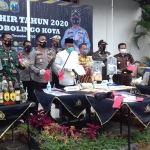 Kapolres Probolinggo Kota AKBP RM Jauhari saat rilis bersama forkopimda kepada sejumlah wartawan, Selasa (29/12/20). 