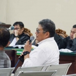 Ishak Sudibyo saat bersaksi di Pengadilan Tipikor Surabaya.