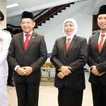 Khofifah dan Emil Dardak saat menghadiri pelantikan Adhy Karyono sebagai Pj Gubernur Jawa Timur di Jakarta.