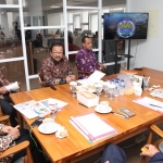 Gubernur Jatim saat paparan di hadapan Juri Indonesia Attractiveness Index di Kantor Tempo Jakarta. 