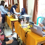 Layanan Eazy Passport Kantor Imigrasi Kelas II Non-TPI Blitar saat mendatangi SMKN 03 Kota Blitar. (foto: ist).