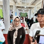 Ketua DPD LDII Kota Kediri Agung Riyanto (kanan) dan
Kepala Seksi Promosi Kesehatan Masyarakat dan Pemberdayaan Dinas Kesehatan Kota Kediri, Emi Widiastuti, saat memberi keterangan kepada wartawan.Foto: Muji Harjita/BANGSAONLINE