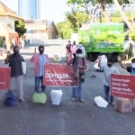 Beberapa pasien sembuh yang dirawat di Hotel Asrama Haji diperbolehkan pulang ke rumahnya masing-masing. foto: ist