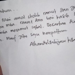 Surat dari orang tua si bayi juga ditemukan di dalam kardus. (foto: ist)