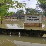 Suasana sekolah yang sepi, tak ada aktivitas. (ft:eky nurhadi/ BANGSAONLINE)