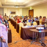 Suasana pelatihan untuk meningkatkan keahlian operasi katarak dengan teknik canggih dan terbaru, yakni phacoemulsification diikuti 30 dokter spesialis mata se-Indonesia. foto: DIDI ROSADI/ BANGSAONLINE