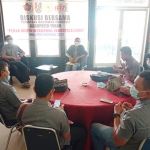 PWI menggelar diskusi bersama DPRD Tuban di Atomy Hotel dengan mengusung tema "Peran Media Mengawal Industrialisasi di Tuban", Rabu (9/2/2022).