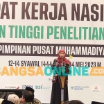 Gubernur Khofifah ketika memberi sambutan dalam Rakernas Majelis Diktilitbang PP Muhammadiyah. Foto: DEVI FITRI AFRIYANTI/BANGSAONLINE