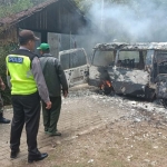 Kondisi kendaraan yang ludes terbakar.