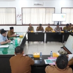 Bupati Kediri Hanindhito Himawan Pramana saat memimpin rapat. 