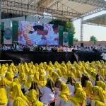 Istighotsah kubro di Stadion R. Soedarsono yang digelar PCNU Bangil dihadiri puluhan ribu nahdliyin. 