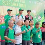 Atlet renang dari Bangkalan saat menerima medali pada Porprov Jatim 2023.