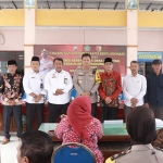 Kapolresta Sidoarjo, Kombes Pol Kusumo Wahyu Bintoro, saat Cangkrukan Kamtibmas di Desa Pamotan dalam rangka mengingatkan pelanggaran Pilkades.