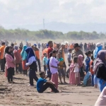 Pengunjung wisata pesisir di Jember.