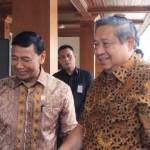 Presiden keenam RI, Susilo Bambang Yudhoyono menyambangi Menkopolhukam Wiranto di Kementerian Koordinator Bidang Politik, Hukum, dan Keamanan, Jakarta, Selasa (1/11).