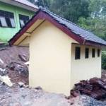Salah satu bangunan baru SMP II Dompyong yang ambles. foto: BANGSAONLINE