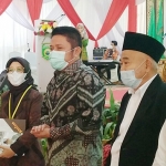 Gubernur Sumatera Selatan Herman Deru (tengah) dan Prof Dr KH Asep Saifuddin Chalim, MA. foto: MMA/BANGSAONLINE.com
