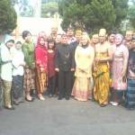 Pimpinan bersama staf PNS Kantor BPN Kabupaten Malang memperingati hari Kartini.