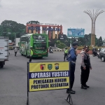 Suasana ketika operasi yustisi di jalan masuk Kota Madiun sebelah Utara.