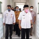 Plt Wali Kota Blitar Santoso saat mengecek lokasi karantina pemudik, beberapa waktu lalu.