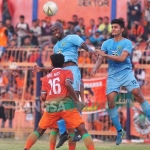 Permain Persela dan Persibo di laga uji coba, Sabtu (7/9).