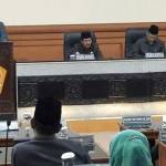 DPRD saat menggelar paripurna PA Fraksi terhadap P-APBD 2016. foto: SYUHUD/ BANGSAONLINE