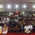 Wali Kota Kediri Abdullah Abu Bakar bersama Antar Umat Beragama acara doa bersama. 