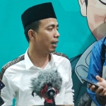 Fauzan Fuadi, S.I.Kom, Ketua Fraksi PKB DPRD Jatim saat menjawab pertanyaan wartawan. foto: istimewa