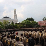 Apel pergeseran pasukan pengamanan TPS Pemilu 2024 di Mapolresta Sidoarjo.