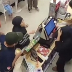 Tangkapan layar CCTV gerai Momoyo Citraland Driyorejo Gresik 