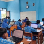 Suasana pembelajaran di MI Muhammadiyah 21 Kapas Bojonegoro.