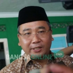 Menteri Desa, Pembangunan Daerah Tertinggal dan Transmigrasi Republik Indonesia, Eko Putro Sandjojo saat ditemui di Ponpes Mamba’ul Ma’arif Denanyar Jombang, Kamis (24/11). foto: RONY S/ BANGSAONLINE