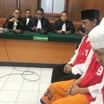 6 terdakwa pembakaran Mapolsek Tambelangan dalam sidang beberapa waktu lalu.