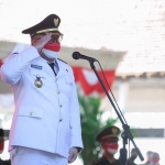 Bupati Kediri Hanindhito Himawan Pramana saat bertindak sebagai Inspektur Upacara HUT RI ke-76 yang digelar di Pendopo Panjalu Jayati, Selasa ( (17/8).