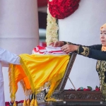 Gubernur Khofifah saat peringatan HUT ke-80 RI.
