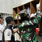 Razia di salah satu blok hunian Rutan Gresik