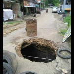 Kondisi lubang jalan yang sampai saat ini belum tertangani.