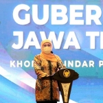 Gubernur Khofifah saat memberi sambutan ketika menghadiri Rakerda DPD Himperra Jatim.