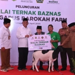 Bupati Arifin (nomor 3 dari kiri)