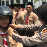 Petugas Satlantas Polres Pasuruan Kota saat coaching clinic uji praktik SIM.