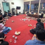 Diskusi publik yang digelar Forwas atau Forum Wartawan Sidoarjo terkait putusan MK tentang pemisahan pemilu nasional dan daerah.