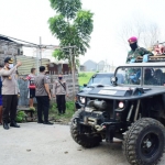 Kapolresta Sidoarjo Kombes Pol Sumardji memberangkatkan petugas penyemprot.