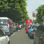 Macet yang terjadi di jalur Nganjuk. foto: Alfred Limantoro? via e100 (suarasurabaya.net)