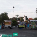 Tampak PKL yang berjualan di area Arek Lancor. foto: ERRI S/ BANGSAONLINE