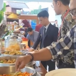 Para tamu saak menikmati sajian dalam launching Asian Harmony Ramadhan Iftar di Rayz UMM Hotel Malang.