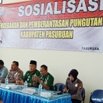 Camat Beji Taufiqul Ghoni saat membuka acara sosialisasi. foto: FUAD/ BANGSAONLINE