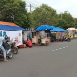 Pagar pembatas yang terbuat dari Seng di Kawasan Gelanggang Olahraga (GOR) Rangga jaya Anoraga, Kabupaten Tuban.